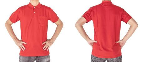maqueta de camiseta de polo roja, vista frontal y posterior, modelo masculino con fondo blanco aislado de maqueta de camiseta roja. plantilla de diseño de camisa de polo.