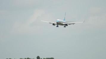 KLM retro livery Boeing 737 landing video