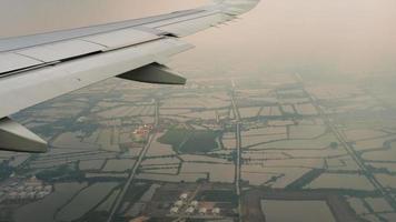 vista aerea dall'aereo discendente video