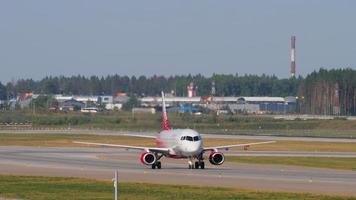 sukhoi rossiya in rullaggio sull'aerodromo video