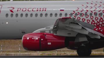 rossiya flygbolag sukhoi superjet video