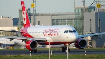 Airplane taxiing to the start video