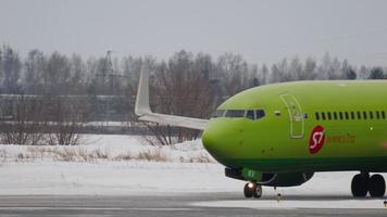 Boeing 737 taxiando antes da partida video