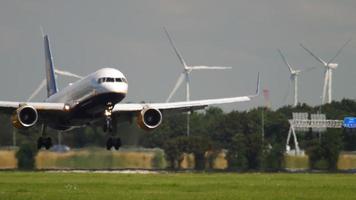 arrivée du Boeing 757 d'islandair video