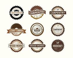 logotipo de la empresa de industrias madereras con el concepto de sierras y carpintería y estilo clásico y moderno