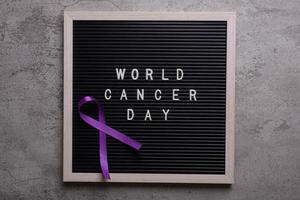 cinta morada para la enfermedad de alzheimer, cáncer de páncreas, conciencia de la epilepsia, día mundial del cáncer foto