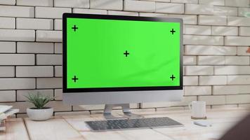 lege desktopcomputer mock-up op bureau met decoratie. selectieve focus op het scherm. groen scherm voor banner en logo. animatie, 3d render. video