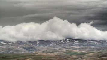 8k prima neve su una collina standard in inverno video