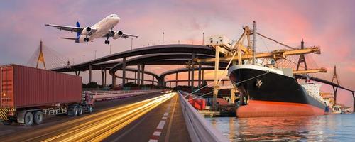 transporte panorámico y concepto logístico por avión de barco de camión para fondo de exportación de importación logística foto