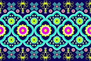 Thai motifs are delicate works of art created by artisans on the wooden floors of the windows and walls of Thai temples. Made up of large scarves and fabrics. vector