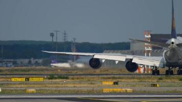 boeing 747 sväng till start före avgång video