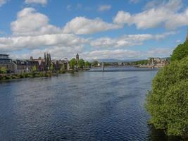 la ciudad de inverness y las tierras altas escocesas foto