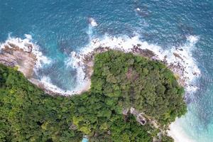 Aerial view Top down seashore wave crashing on seashore Beautiful turquoise sea surface in sunny day Good weather day summer background Amazing seascape top view photo