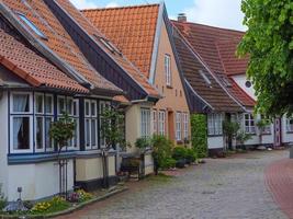 ciudad de schleswig con el pueblo de holm foto