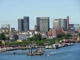 la ciudad de hamburgo y el río elba foto