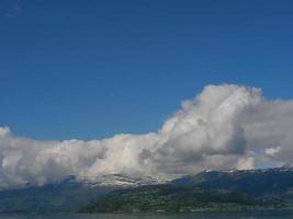 el pequeño pueblo eidfjord en el fiordo noruego hardangerfjord foto