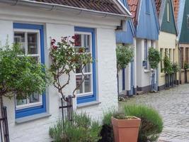 ciudad de schleswig con el pueblo de holm foto