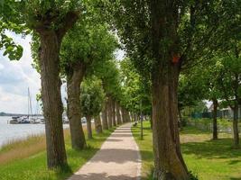 la ciudad de kappeln en el río schlei foto