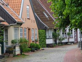 ciudad de schleswig con el pueblo de holm foto