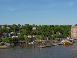 la ciudad de hamburgo y el río elba foto