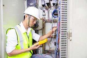 hombre de ingeniería eléctrica foto