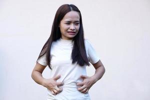 Asian women have an itchy stomach. photo