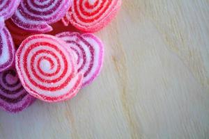 coloridos caramelos de gelatina dulce foto