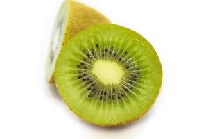 kiwi aislado sobre fondo blanco foto