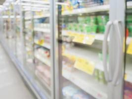 refrigeradores de supermercado, congelador de supermercado en supermercado foto