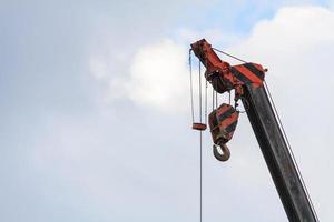 brazos telescópicos de camión grúa de construcción móvil foto