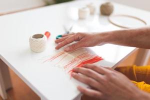 Making a feather from thread photo