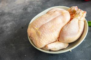 pollo crudo carne aves de corral pollos de engorde comida fresca comida merienda dieta en la mesa espacio de copia foto