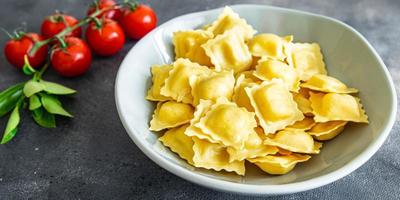 ravioli comida fresca y saludable comida merienda en la mesa espacio de copia comida foto