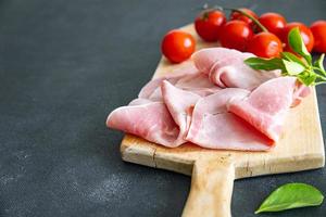 jamón cerdo rebanada carne fresca comida saludable comida bocadillo en la mesa copiar foto