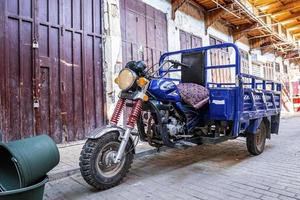 motocicleta adjunta con portaequipajes para el transporte foto