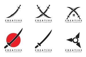 diseño de logotipo ninja espada samurai, ilustración de dibujos animados y armas de guerra vector