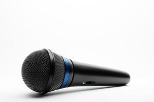 micrófono, modelo de forma redonda, ilustración 3d realista. premio de música, karaoke, radio y equipo de sonido de estudio de grabación foto