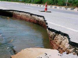 Natural flood disasters have damaged road surfaces and damaged road surfaces. cause traffic congestion photo