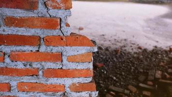 sitio de construcción no convencional la albañilería fue descuidada, irresponsable, no progresando, solo a medio terminar. algunas partes, las paredes tenían superficies rugosas. foto