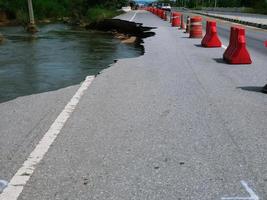 Natural flood disasters have damaged road surfaces and damaged road surfaces. cause traffic congestion photo