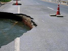 Natural flood disasters have damaged road surfaces and damaged road surfaces. cause traffic congestion photo