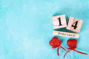 día de San Valentín. calendario de madera con el 14 de febrero. foto