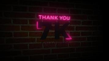 merci 7k followers enseigne lumineuse au néon réaliste sur l'animation du mur de briques video