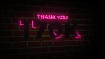 Danke 170.000 Follower. Realistisches Neonzeichen auf der Backsteinmaueranimation video