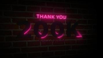 obrigado 200k seguidores sinal de brilho de néon realista na animação da parede de tijolos video