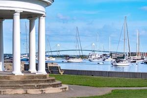 vistas panorámicas de newport rhode island en el puerto foto