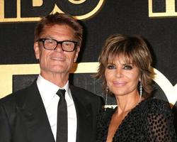 los angeles - 17 de septiembre harry hamlin, lisa rinna en la hbo emmy after party - 2018 en el pacific design center el 17 de septiembre de 2018 en west hollywood, ca foto