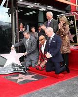 los angeles - 16 de marzo jeff zarrinnam, jane fonda, leron gubler, rupaul, leron gubler, mitch ofarrell en la ceremonia de la estrella rupaul en el paseo de la fama de hollywood el 16 de marzo de 2018 en los angeles, ca foto