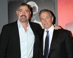 los angeles 7 de febrero - christian gudegast y eric braeden en la celebración del 40 aniversario de eric braeden sobre los jóvenes y los inquietos en la ciudad de la televisión el 7 de febrero de 2020 en los angeles, ca foto