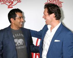 los angeles - 11 de abril jay chandrasekhar, hayes macarthur en el estreno de super troopers 2 en arclight hollywood el 11 de abril de 2018 en los angeles, ca foto